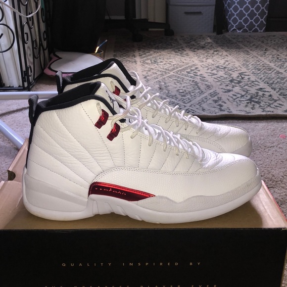 I’m selling my Jordan 12s, only worn 4 times. Comes with extra laces, 9/10 - Picture 2 of 6